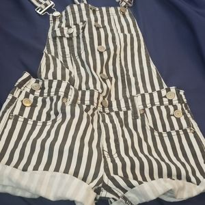 Overall shorts